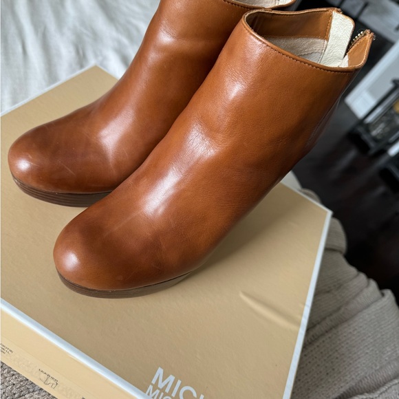 Michael Kors Lesly Bootie - Picture 3 of 6